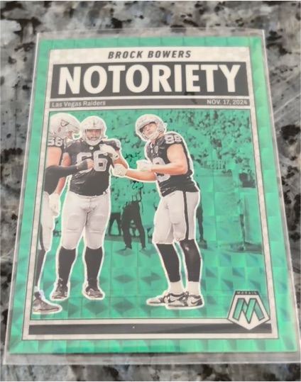 2025 Panini Mosaic #10 Brock Bowers Notoriety Green Mosaic Prizm — front
