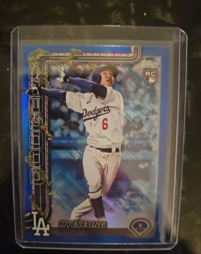 2025 Topps Holiday #H174 Hyeseong Kim — front