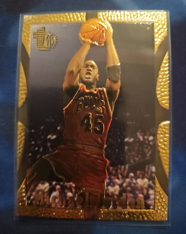 1994-95 Topps Embossed #121 Michael Jordan — front