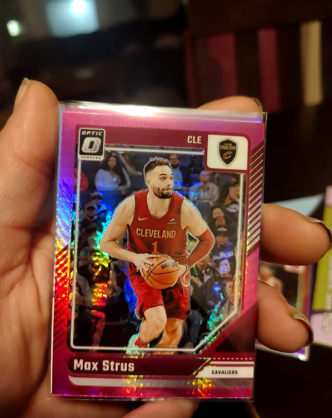 2024-25 Donruss Optic #115 Max Strus — front