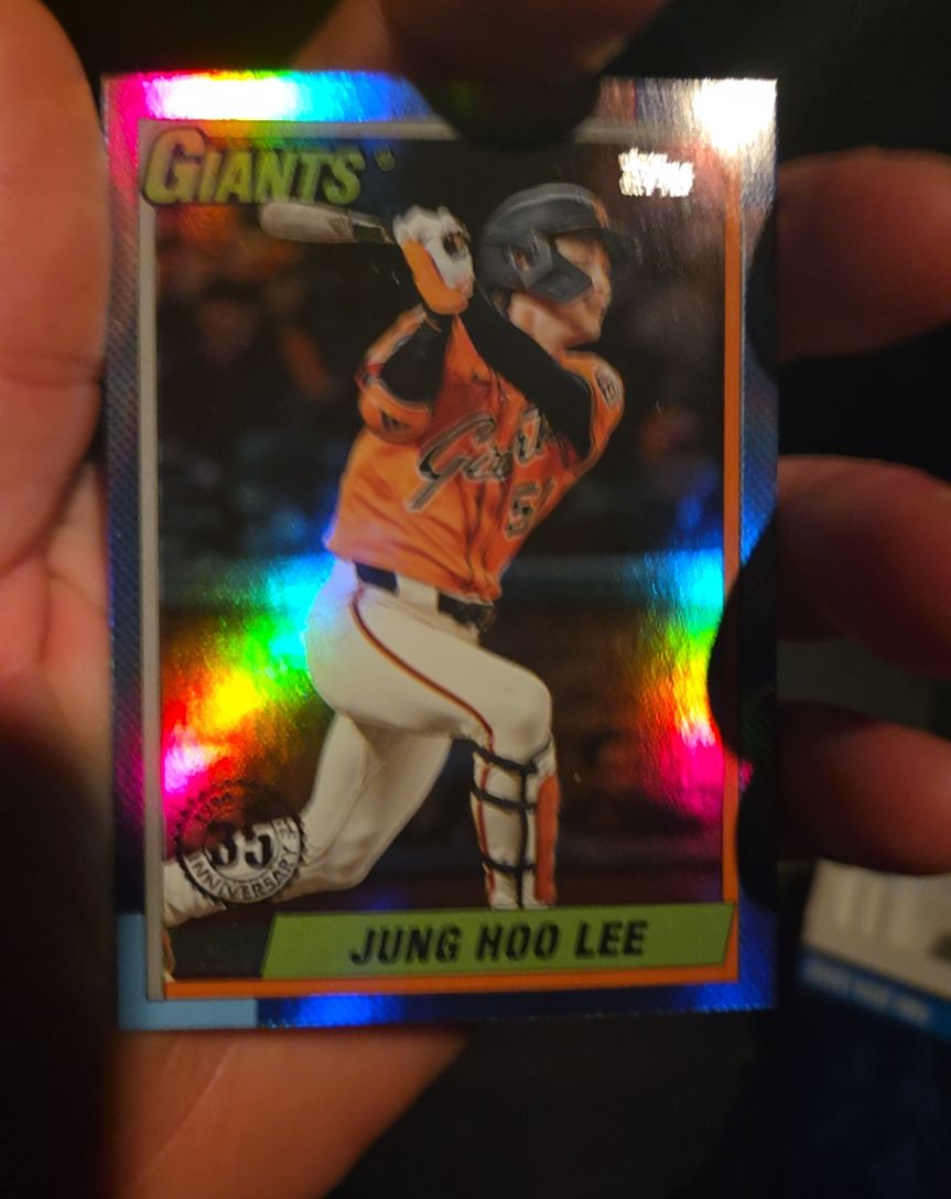 2025 Topps Update Series #U90-21 Jung Hoo Lee 35th Anniversary Foil Giants — front