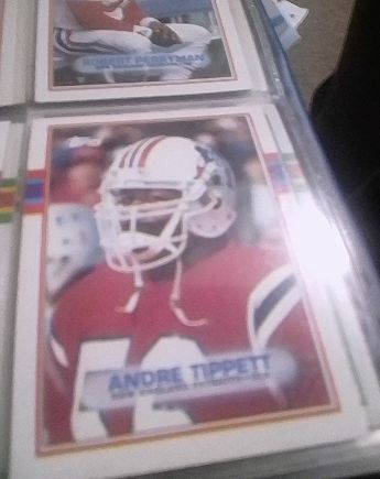 1989 Topps #196 Andre Tippett — front