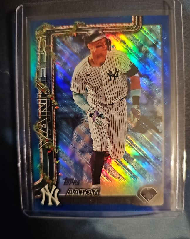 2025 Topps Holiday #H161 Aaron Judge — front