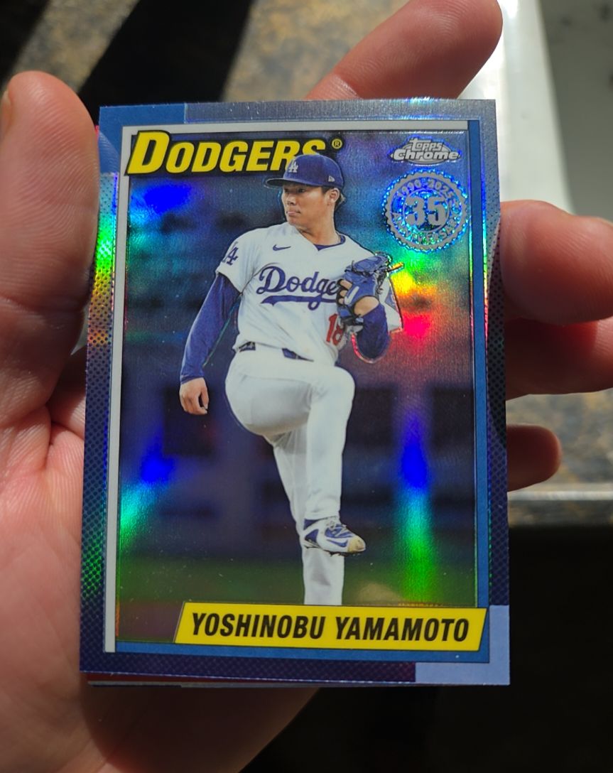 2025 Topps Chrome Update #90CU-14 Yoshinobu Yamamoto — front