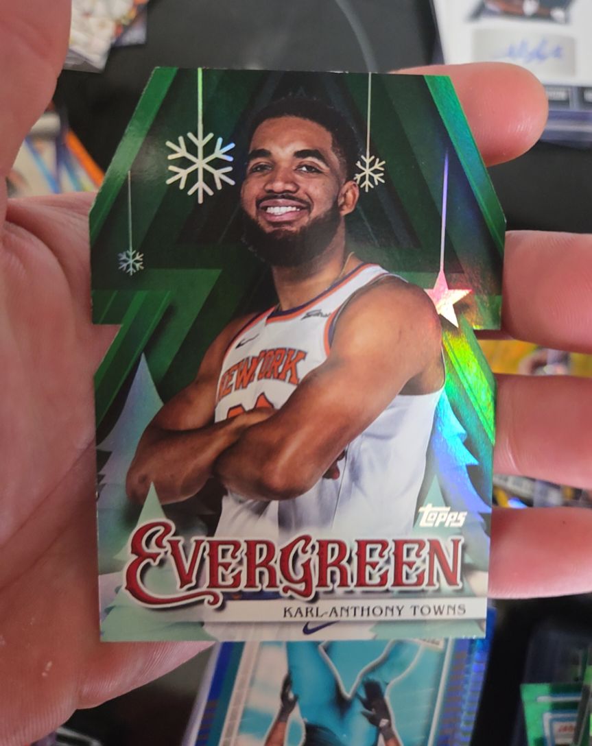 2025-26 Topps Holiday #EV-KT Karl-Anthony Towns Evergreen — front