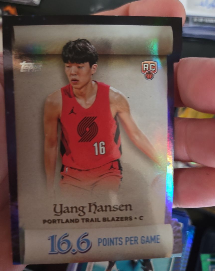 2025-26 Topps Holiday #ML-16 Yang Hansen — front