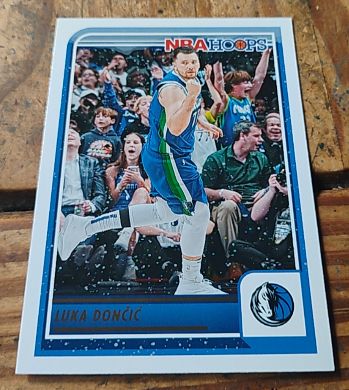 2023-24 Panini NBA Hoops #158 Luka Dončić — front