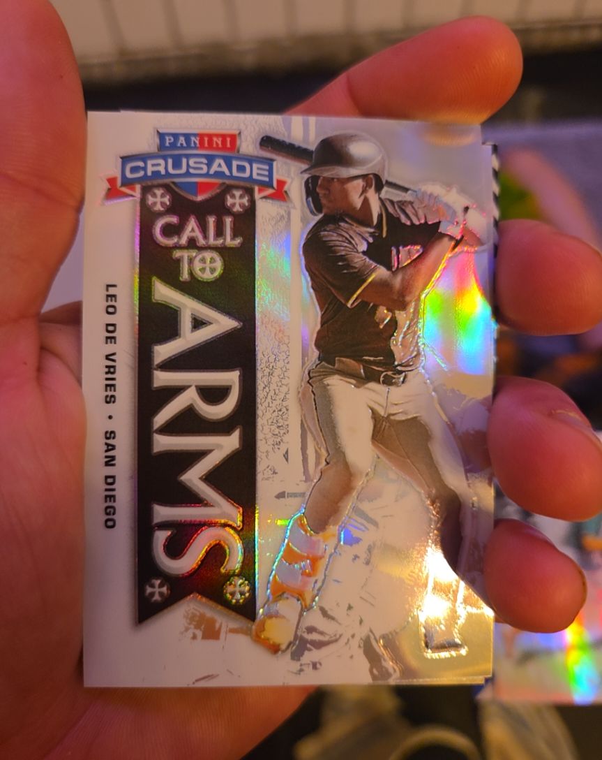 2025 Panini Crusade #23 Leo De Vries Call To Arms — front