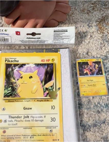 1995 Pokemon #58 Pikachu — front