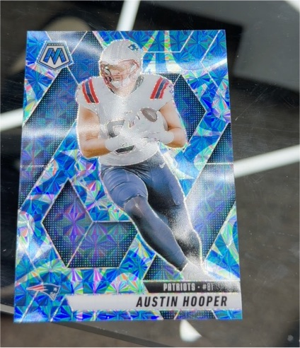 2025 Panini Mosaic #204 Austin Hooper — front