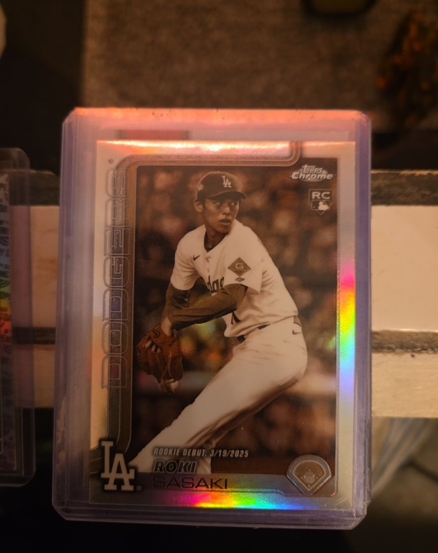 2025 Topps Chrome #217 Roki Sasaki — front
