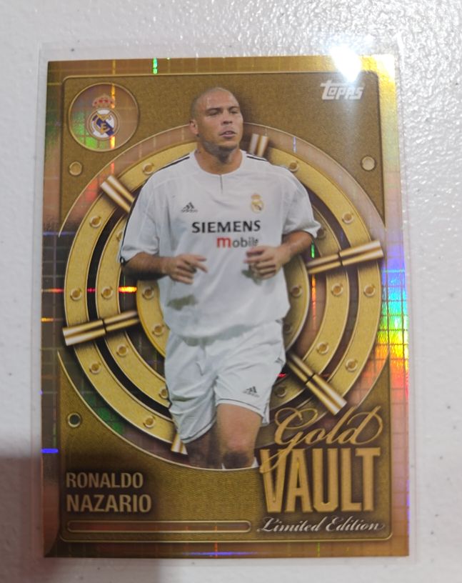 2025 Topps Gold Vault #GV-9 Ronaldo Nazario — front
