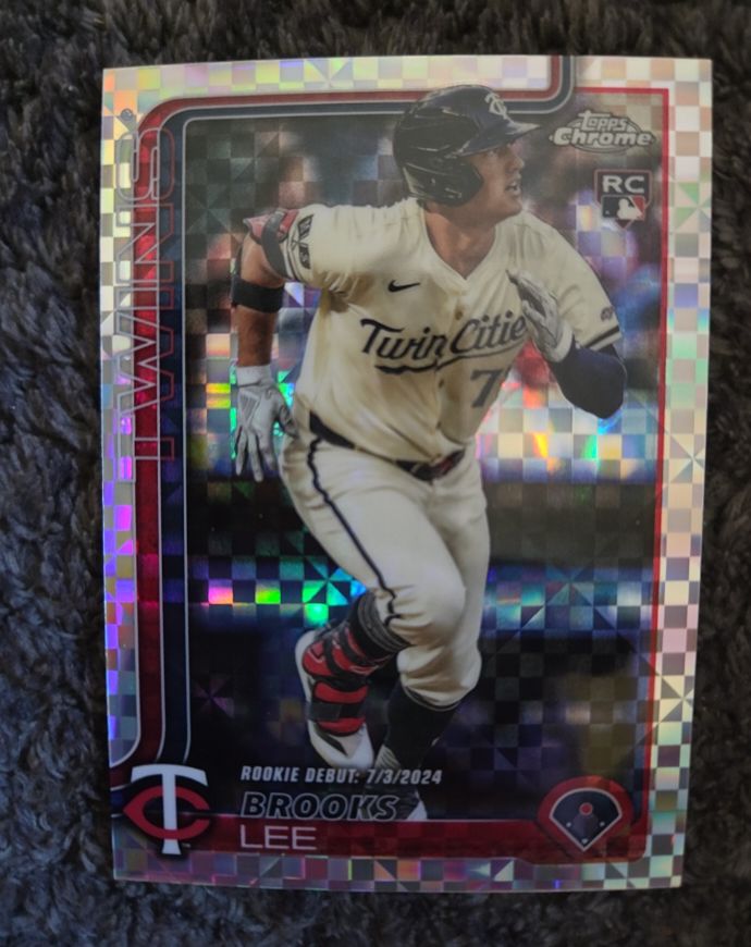 2025 Topps Chrome #234 Brooks Lee X-Fractor Rookie Minnesota Twins — front