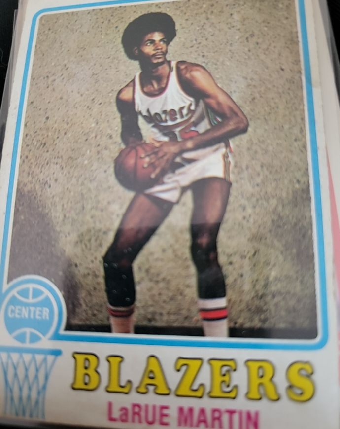 1973-74 Topps Basketball #89 LaRue Martin — front