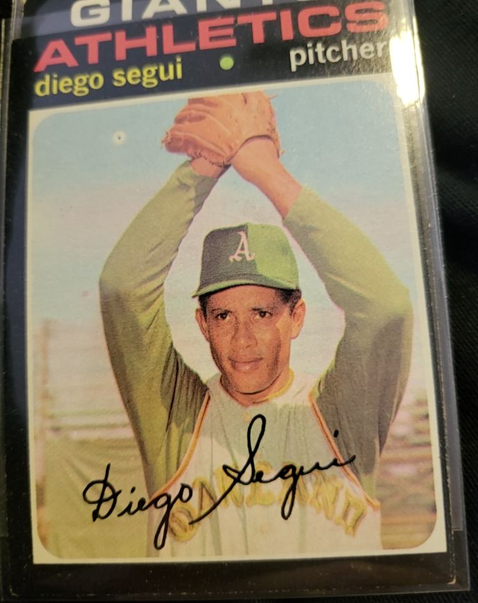1971 Topps #215 Diego Segui Oakland Athletics — front