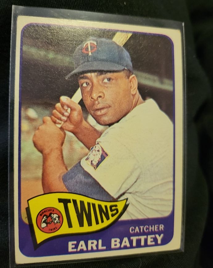 1965 Topps #490 Earl Battey — front