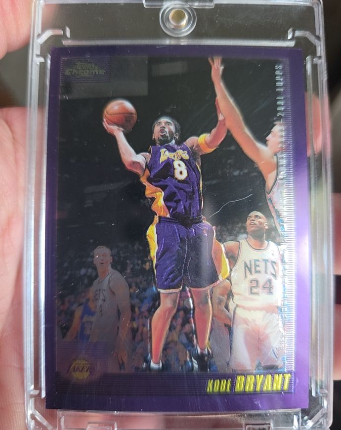 2000-01 Topps Chrome #107 Kobe Bryant — front