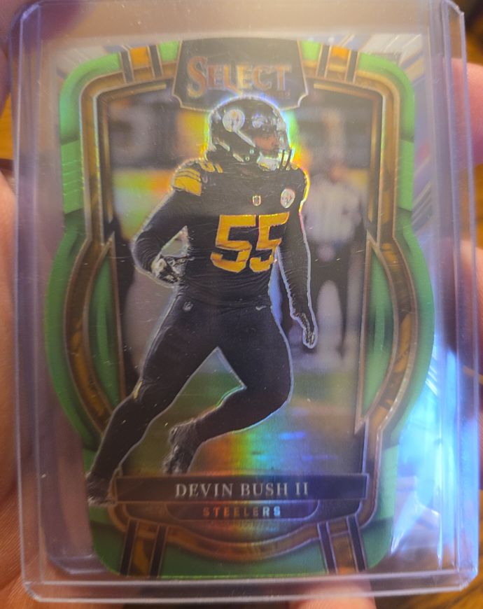 2022 Panini Select #218 Devin Bush II Green and Yellow Prizm Die Cut Steelers — front