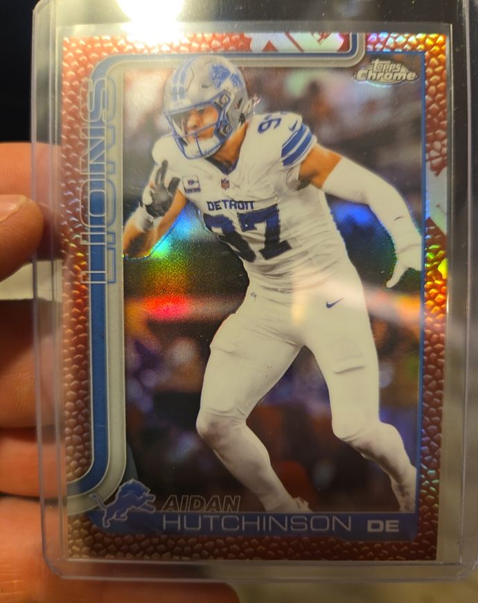 2025 Topps Chrome #104 Aidan Hutchinson — front