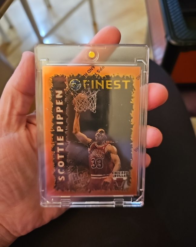 1995-96 Topps Finest #HS11 Scottie Pippen Hot Stuff — front