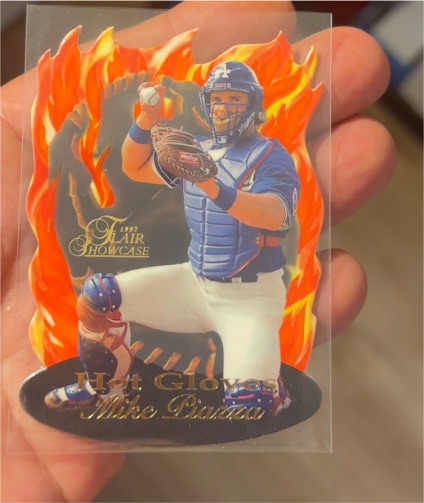 1997 Flair Showcase Hot Gloves #11 Mike Piazza — front