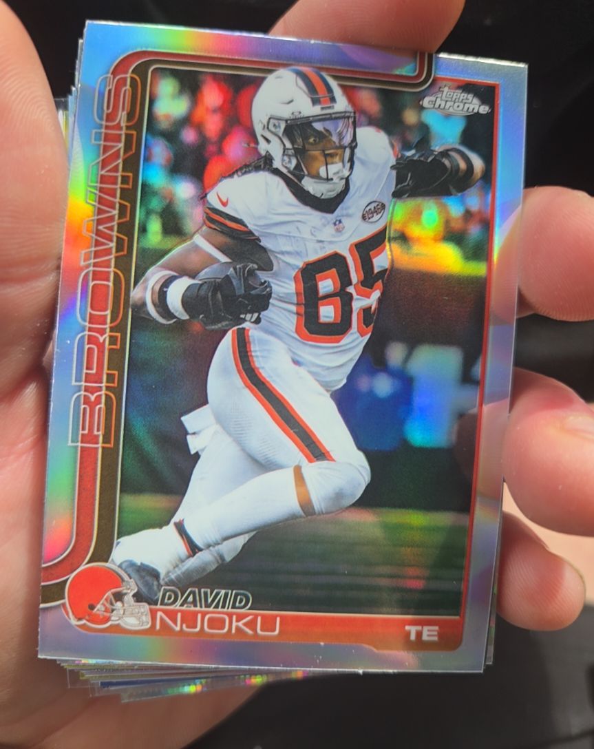 2025 Topps Chrome #69 David Njoku — front