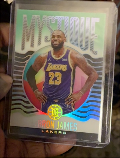 2020-21 Panini Illusions Mystique #10 LeBron James — front