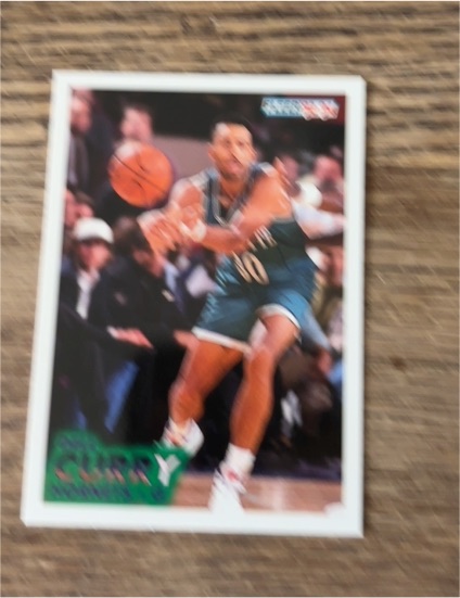 1993-94 Fleer #18 Dell Curry — front