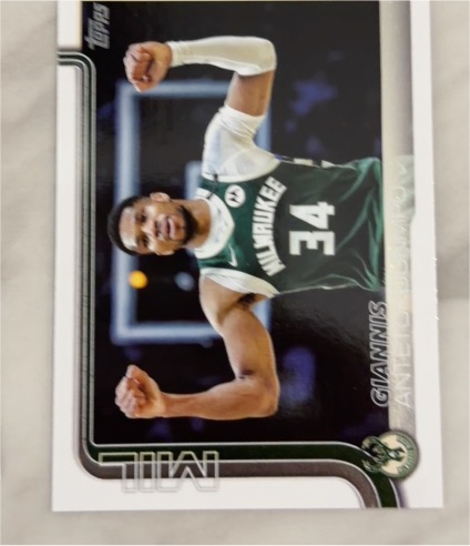 2025-26 Topps #54 Giannis Antetokounmpo — front