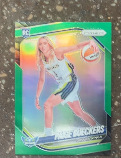 2025 Panini Prizm WNBA #147 Paige Bueckers Green Prizm — front