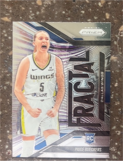 2025 Panini Prizm WNBA #13 Paige Bueckers Fractal Rookie — front
