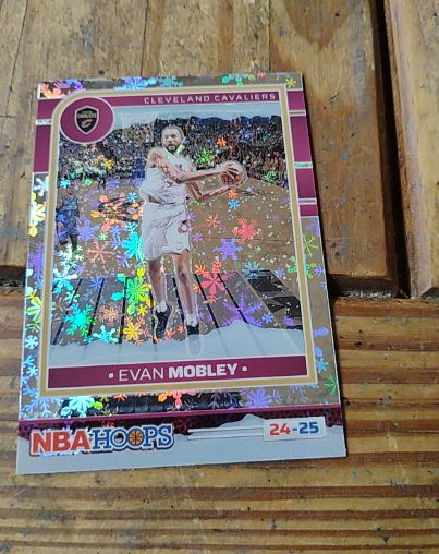 2024-25 Panini NBA Hoops #82 Evan Mobley — front