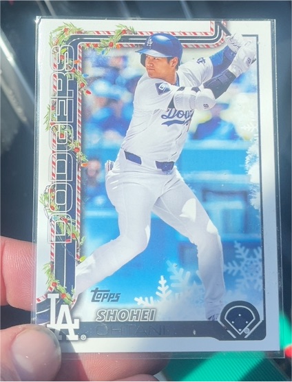 2025 Topps Holiday #H200 Shohei Ohtani — front