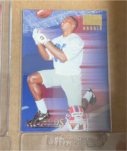 1996 SkyBox Premium #216 Eric Moulds — front