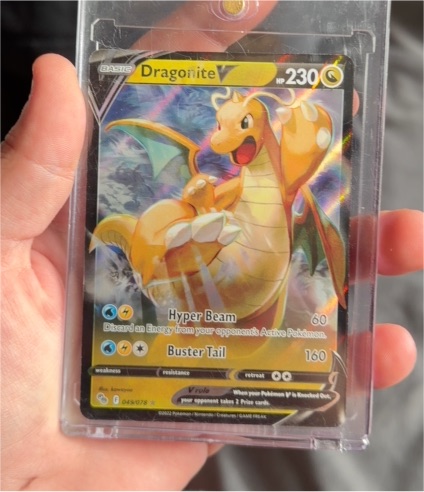2022 Pokémon #049 Dragonite V — front