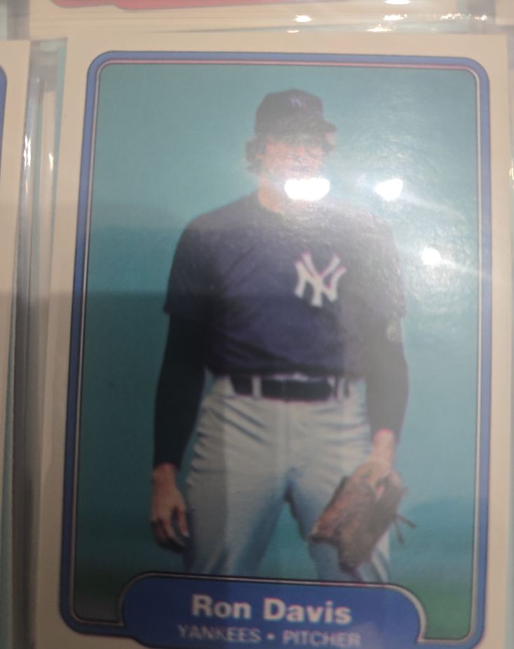 1982 Fleer #32 Ron Davis — front
