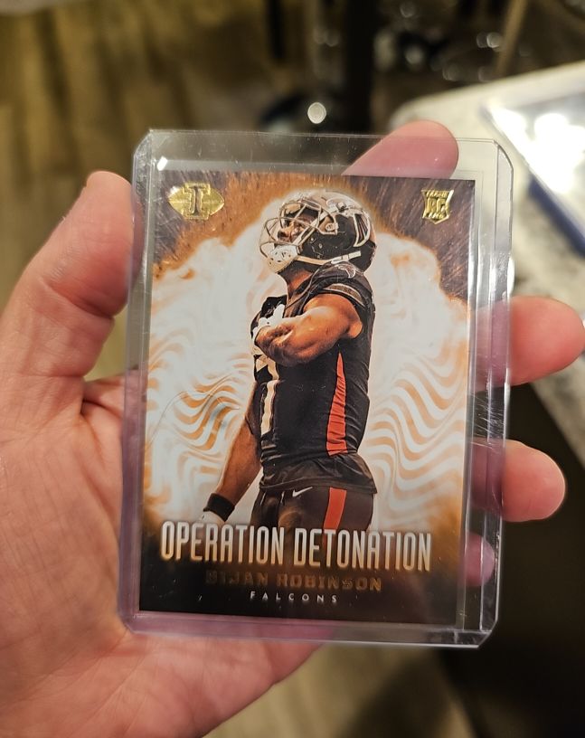 2023 Panini Illusions #17 Bijan Robinson Operation Detonation — front