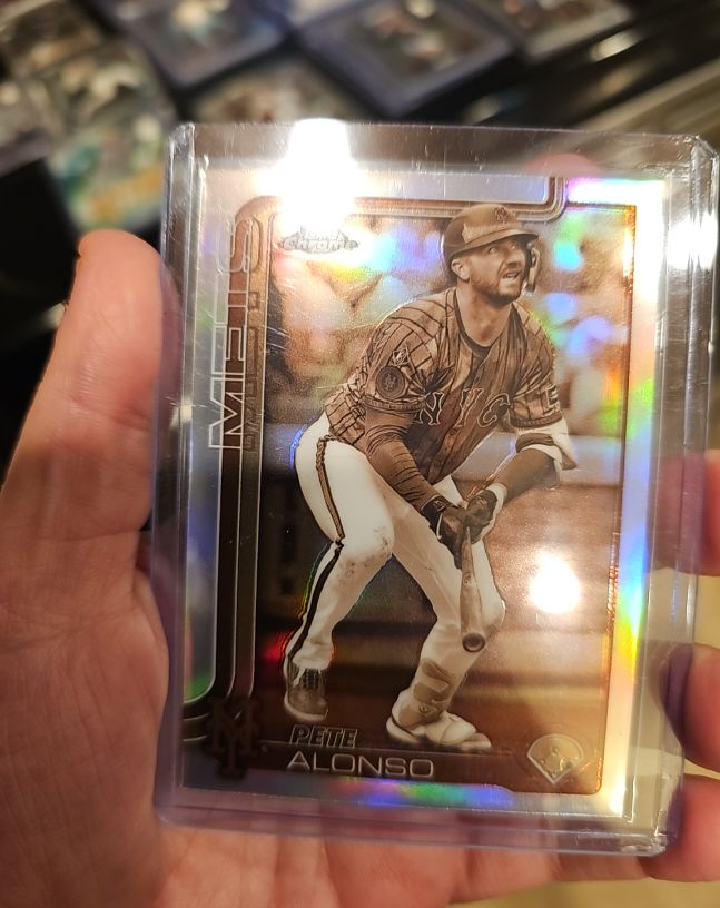 2025 Topps Chrome #136 Pete Alonso — front