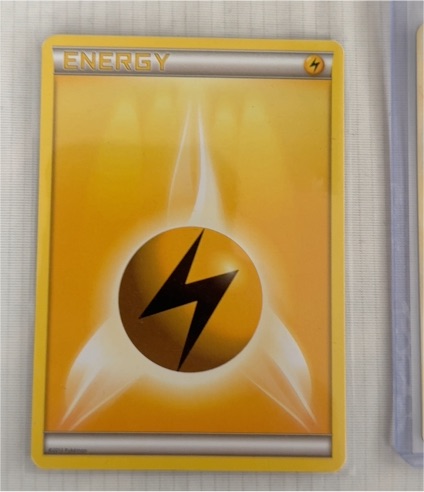 1999 Pokémon Base Set #100 Lightning Energy — front