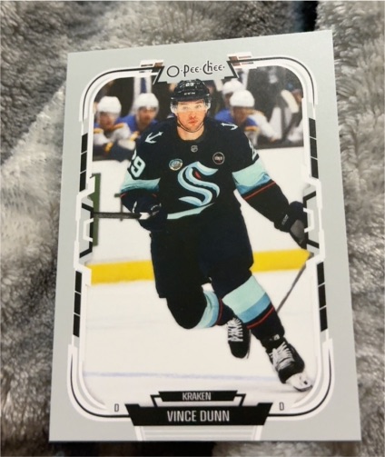 2025-26 O-Pee-Chee #404 Vince Dunn — front