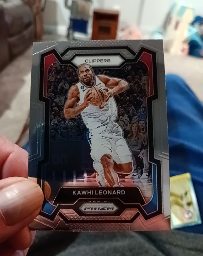 2023-24 Panini Prizm #4 Kawhi Leonard — front