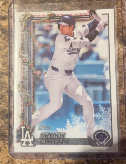 2025 Topps Holiday #H200 Shohei Ohtani — front