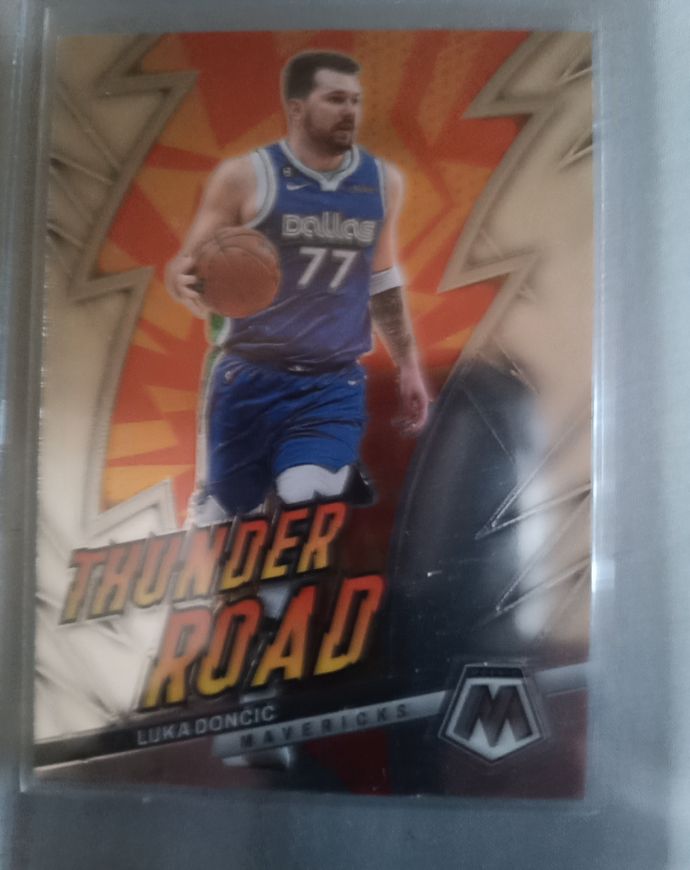 2022-23 Panini Mosaic #9 Luka Dončić Thunder Road — front