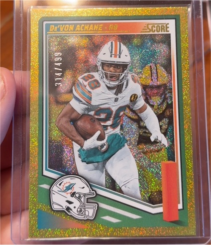 2025 Panini Score #123 De'Von Achane Gold Parallel — front