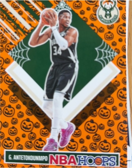 2024-25 Panini Haunted Hoops #288 Giannis Antetokounmpo Orange Pumpkin — front