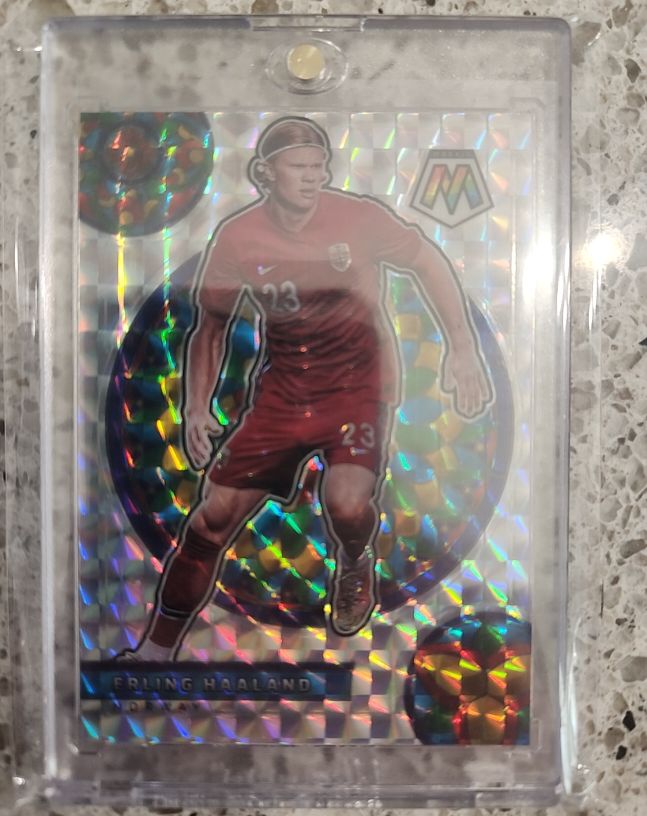 2021-22 Panini Mosaic FIFA Road to World Cup #29 Erling Haaland — front