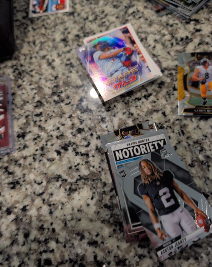 2023 Panini Select #NOTORIETY Travis Hunter — front
