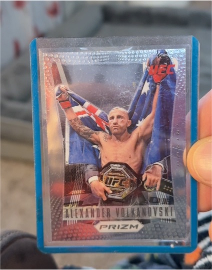 2022 Panini Prizm UFC #8 Alexander Volkanovski Prizm Flashback — front