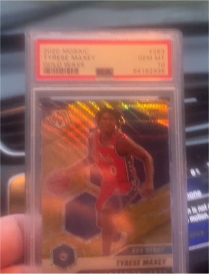 2020 Panini Mosaic #203 Tyrese Maxey Gold Wave Rookie — front
