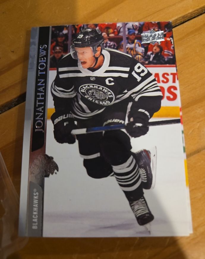 2020-21 Upper Deck #44 Jonathan Toews — front